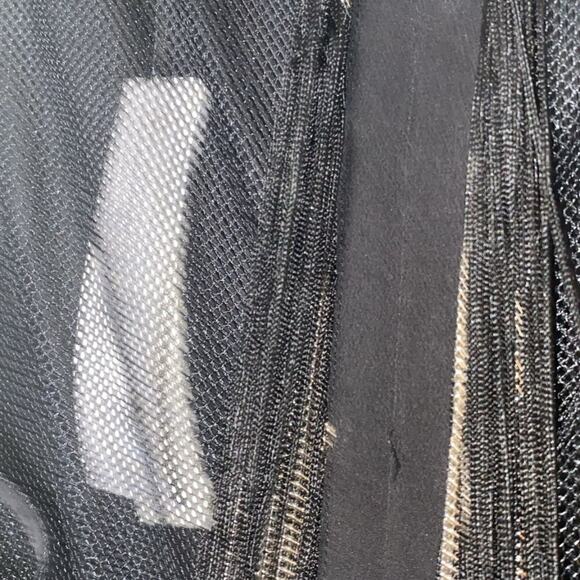 Zero sleeve blouse by Chelsea and Walker - Picture 8 of 8